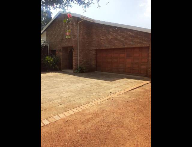 4 BEDROOM PROPERTY TO RENT IN LAKEFIELD